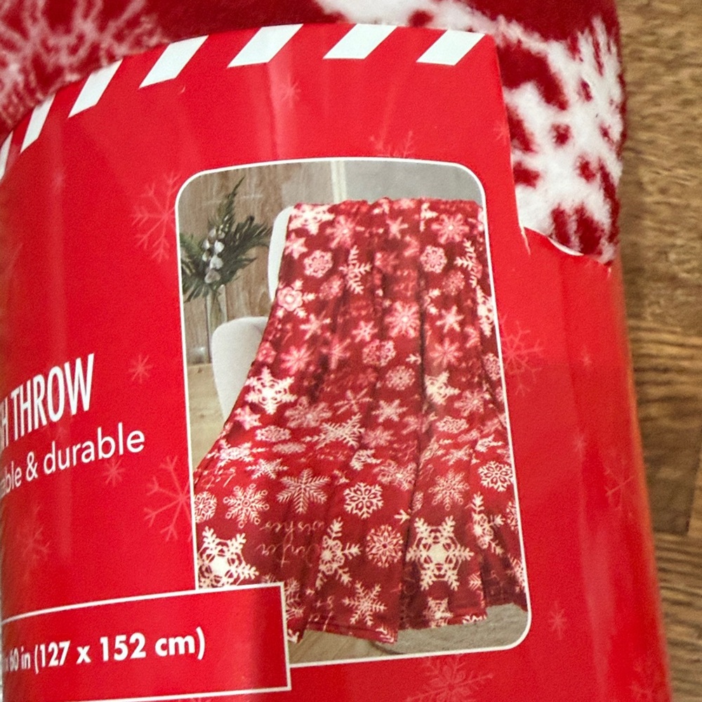Red Plush Throw with Snowflakes - Picture 3 of 7